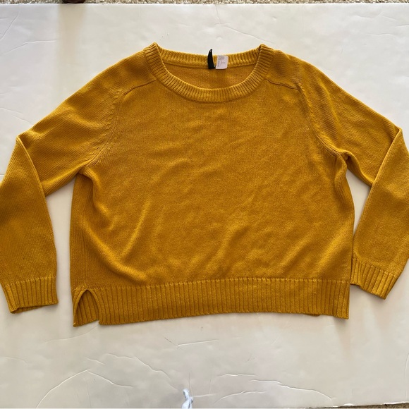 H&M DIVIDED Knit Sweater - Picture 1 of 7
